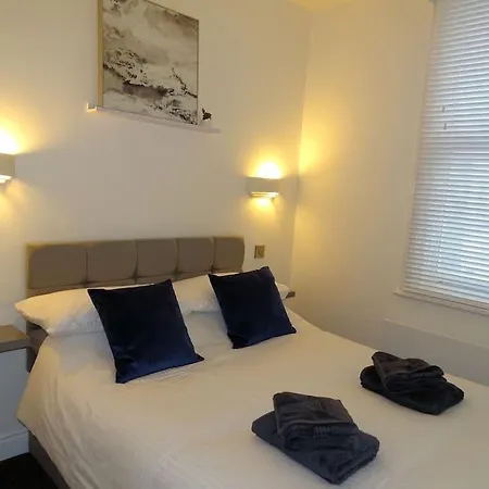 3 - Queens Court Апартаменты Скарборо