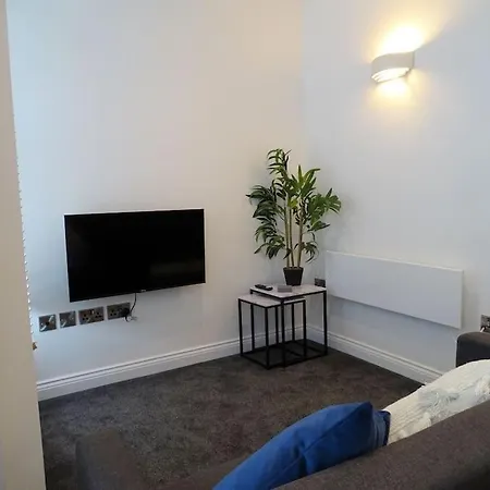 3 - Queens Court Апартаменты